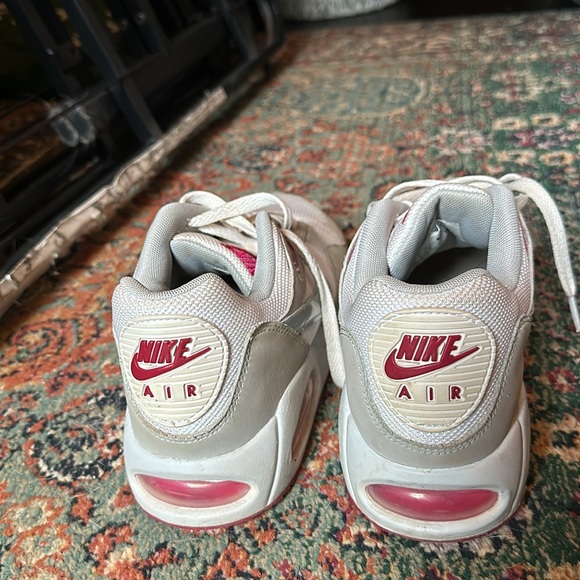 Nike Air Tennis Shoes - Picture 5 of 8